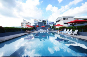 Отель The Lantern Resorts Patong - SHA Extra Plus  Патонг
